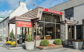 Econo Lodge By The Falls